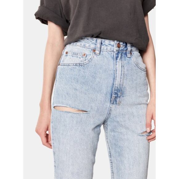 KSUBI NWT Chlo Wasted Slash Tapered Ankle Crop Jean in Faded Wash Size 31 - Picture 4 of 16